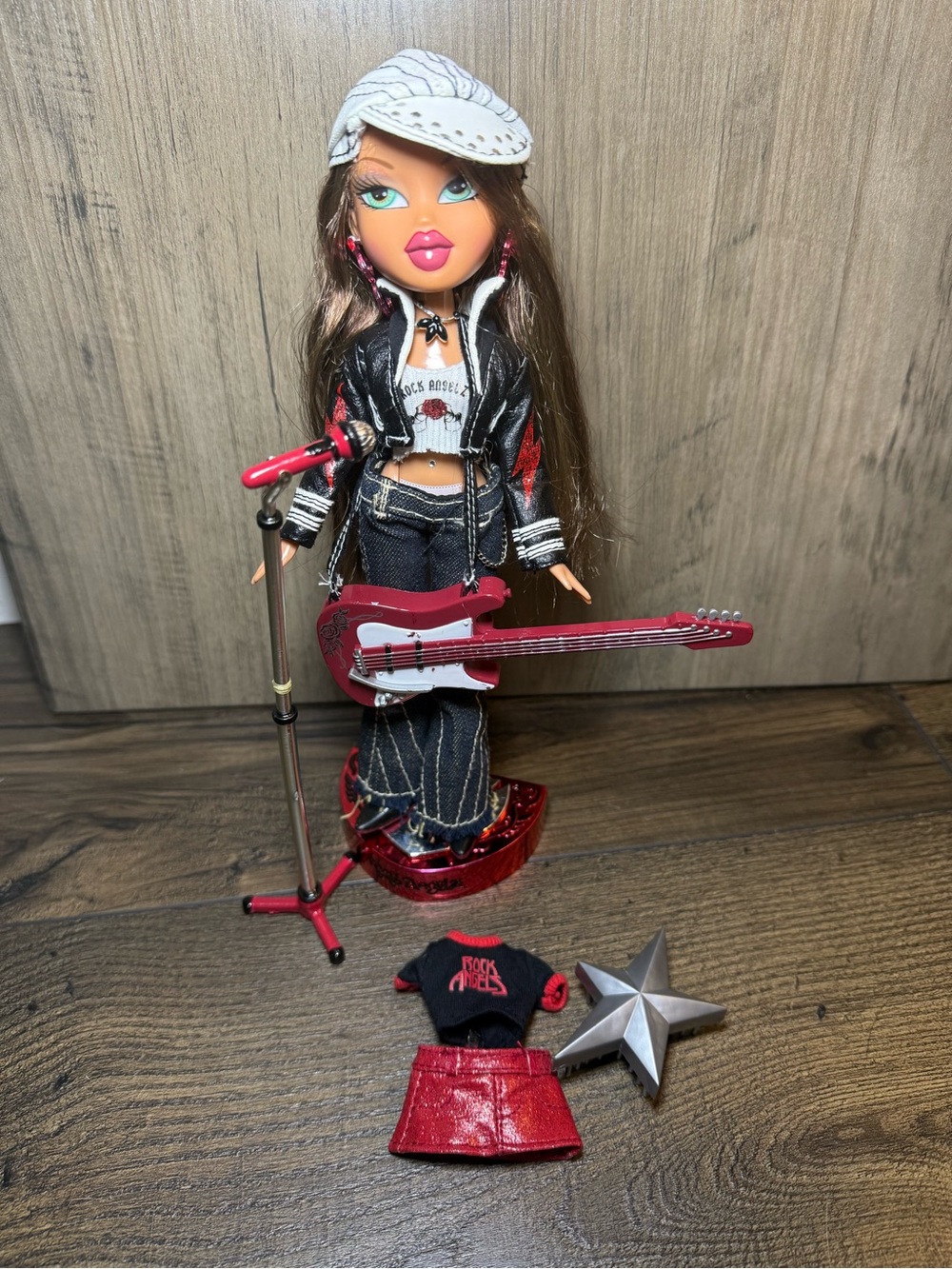 Vintage Bratz 2001 Rock Angelz Yasmin Doll 2 Outfits Acessories Guitar Original